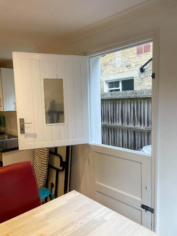 8 Balchier Road Villa London Holiday home